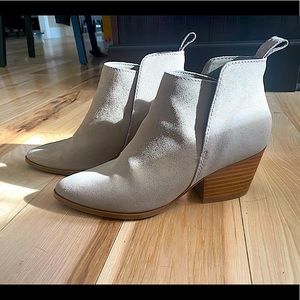 dolce vita tan suede booties. Never been worn. Sz 8.5
